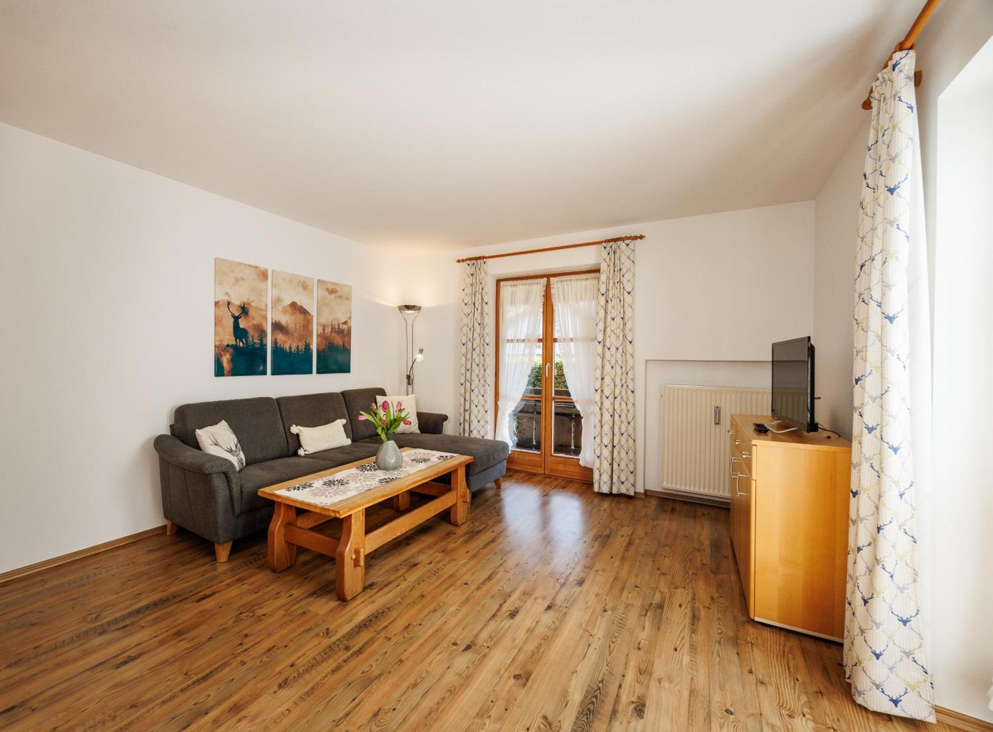 Apartment mit Balkon